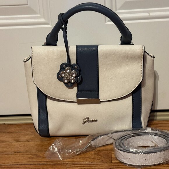 Guess Purse - Picture 1 of 3